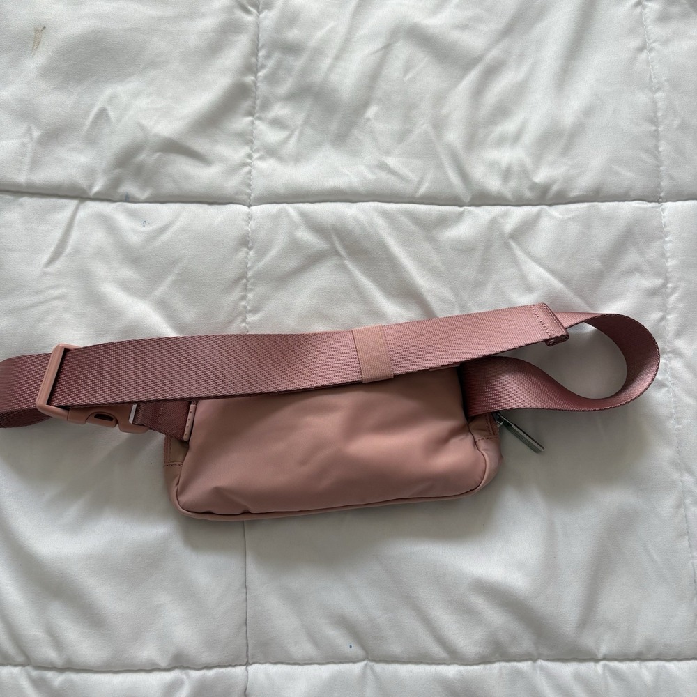 Lululemon OG Everywhere Belt Bag Pink Pastel Activewear Yoga Quiet Luxury - Picture 9 of 10